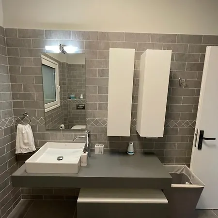 The View No2 'the Emmanuel' *