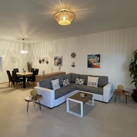 The View No2 'the Emmanuel'