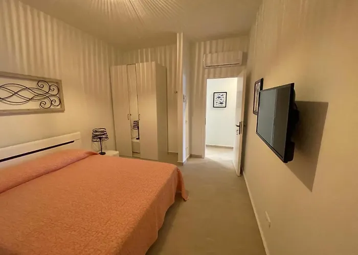 The View No2 'the Emmanuel' *