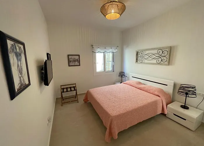 The View No2 'the Emmanuel' * Kyra Panagia