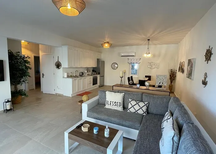 The View No2 'the Emmanuel' Kyra Panagia