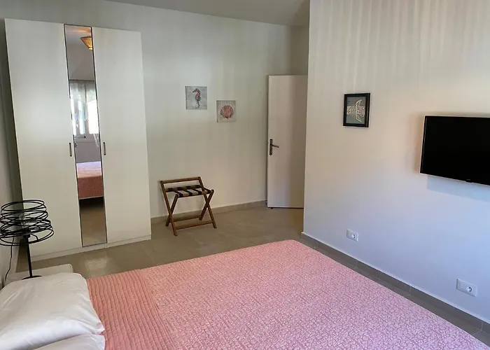 The View No2 'the Emmanuel' * Kyra Panagia